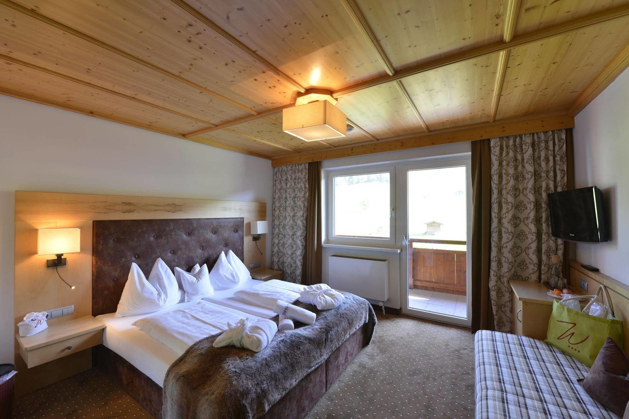 Hotel & Alpin Lodge Der Wastlhof Niederau Exterior photo